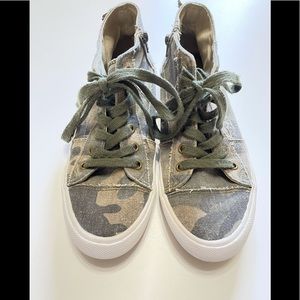Army Camo Tennis Shoes, Size 8